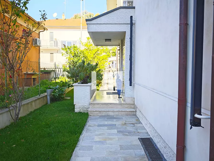 Immagine 11 di Villa in vendita  in Via Michetti 17 a Giulianova
