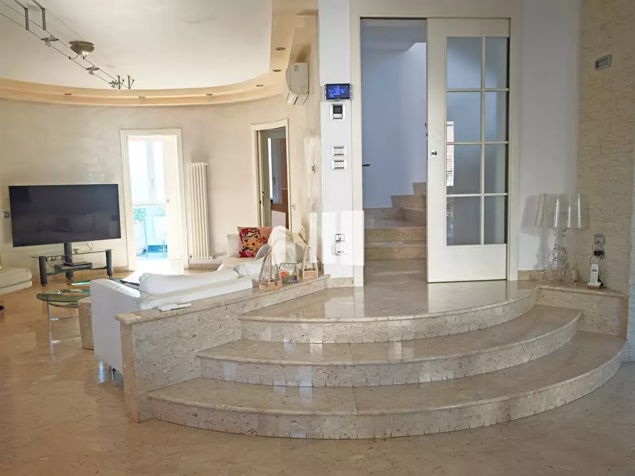 Immagine 15 di Villa in vendita  in Via Michetti 17 a Giulianova