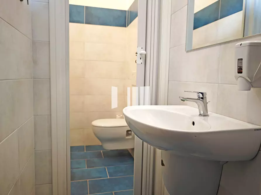 Immagine 26 di Ufficio in vendita  in Via Ippolito Nievo 37 a Giulianova