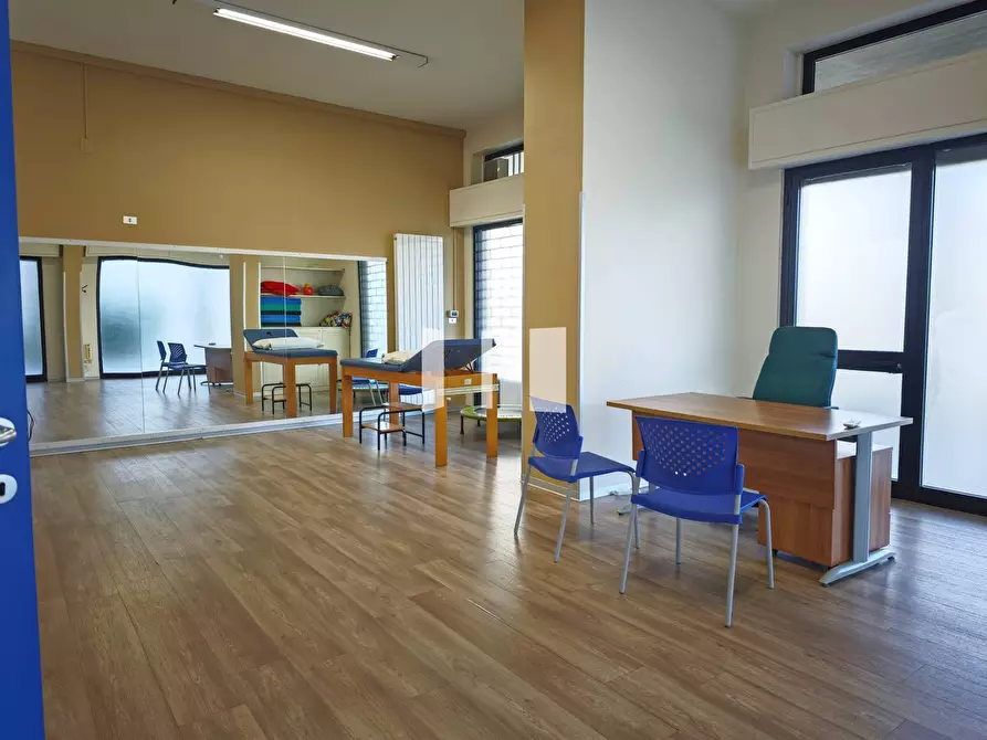 Immagine 28 di Ufficio in vendita  in Via Ippolito Nievo 37 a Giulianova