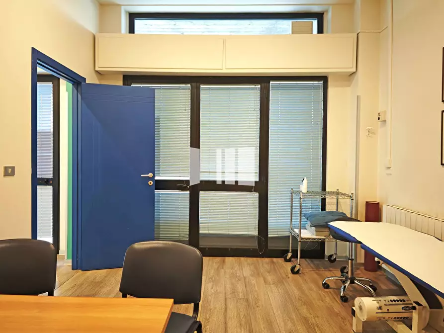 Immagine 32 di Ufficio in vendita  in Via Ippolito Nievo 37 a Giulianova