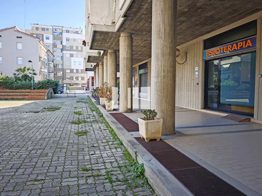 Immagine 35 di Ufficio in vendita  in Via Ippolito Nievo 37 a Giulianova