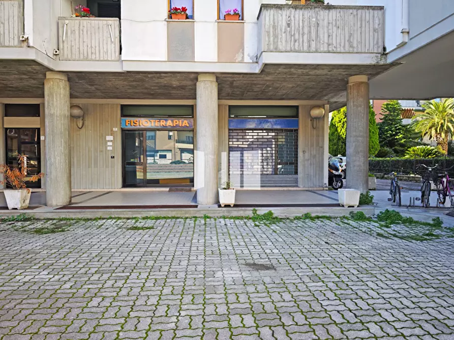 Immagine 36 di Ufficio in vendita  in Via Ippolito Nievo 37 a Giulianova