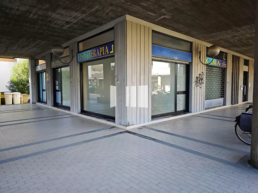 Immagine 37 di Ufficio in vendita  in Via Ippolito Nievo 37 a Giulianova