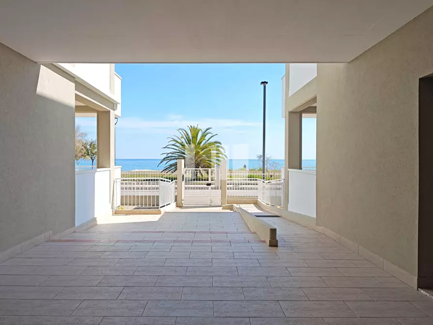 Immagine 1 di Attico in vendita  in Lungomare Rodi 32 a Giulianova