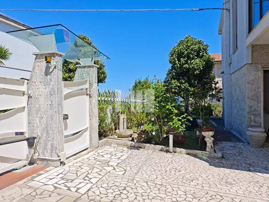 Immagine 22 di Villa in vendita  in Via Vittorio Alfieri 12 a Giulianova