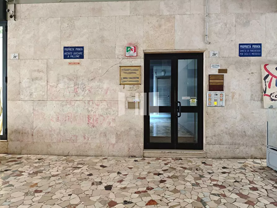 Immagine 25 di Appartamento in vendita  in CORSO CARLO DE MICHETTI 20 a Teramo