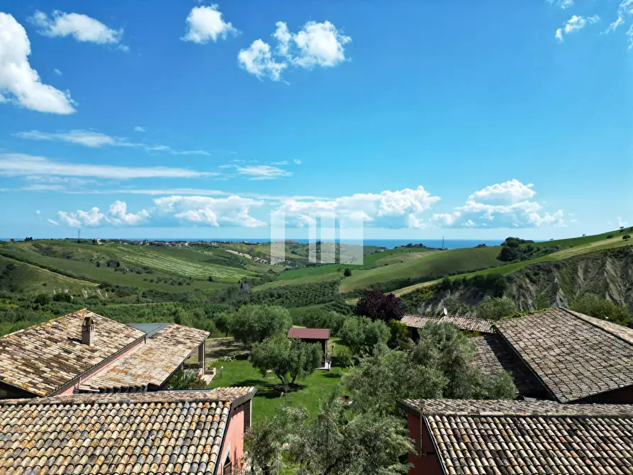Immagine 1 di Villa in vendita  in Località Volpe 7 a Roseto Degli Abruzzi