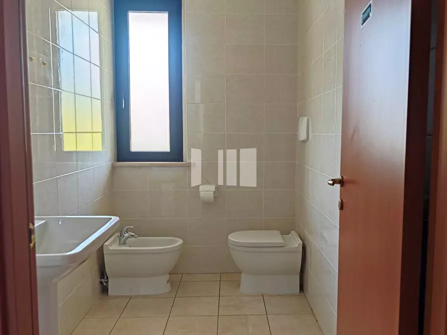 Immagine 14 di Ufficio in affitto  in Via Monte Zebio 1 a Giulianova