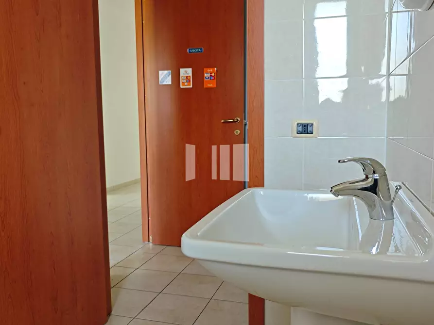 Immagine 15 di Ufficio in affitto  in Via Monte Zebio 1 a Giulianova