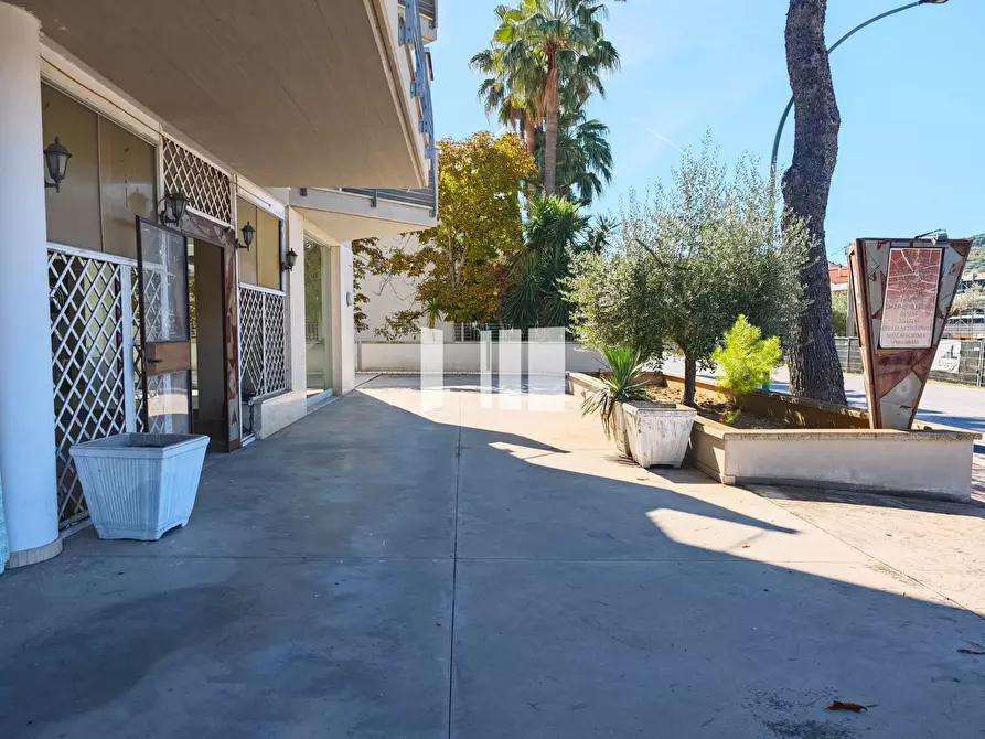 Immagine 2 di Locale commerciale in affitto  in Via Nazionale 1 a Roseto Degli Abruzzi