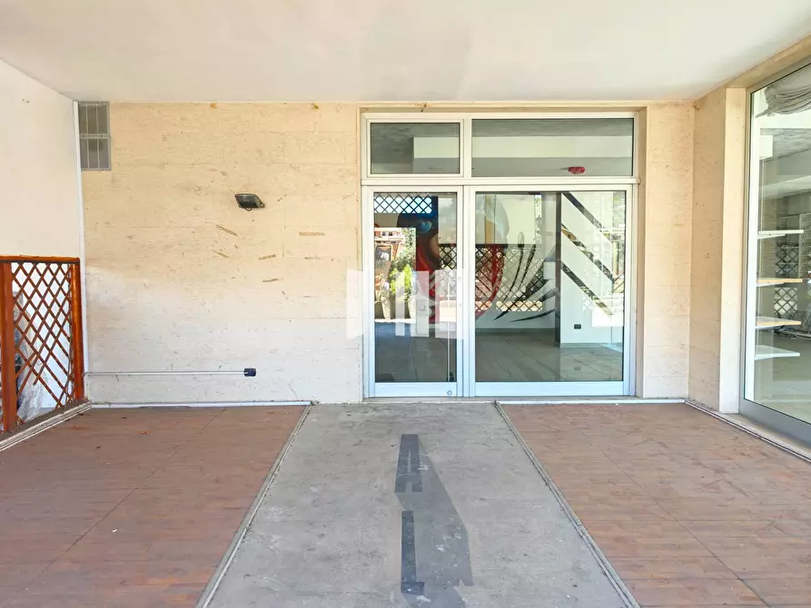 Immagine 11 di Locale commerciale in affitto  in Via Nazionale 1 a Roseto Degli Abruzzi