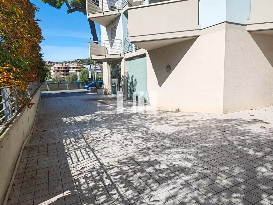 Immagine 5 di Locale commerciale in affitto  in Via Nazionale 1 a Roseto Degli Abruzzi