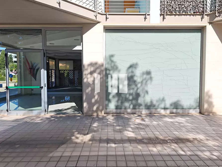 Immagine 8 di Locale commerciale in affitto  in Via Nazionale 1 a Roseto Degli Abruzzi