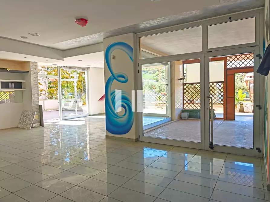 Immagine 12 di Locale commerciale in affitto  in Via Nazionale 1 a Roseto Degli Abruzzi