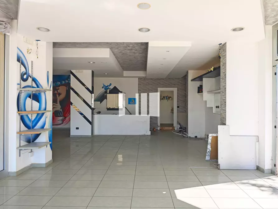 Immagine 15 di Locale commerciale in affitto  in Via Nazionale 1 a Roseto Degli Abruzzi