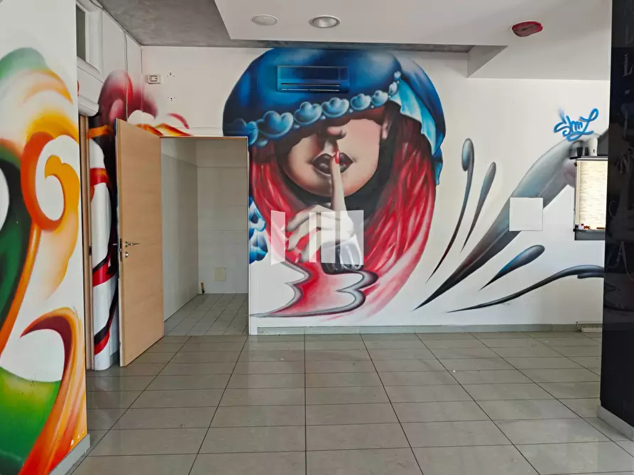Immagine 18 di Locale commerciale in affitto  in Via Nazionale 1 a Roseto Degli Abruzzi