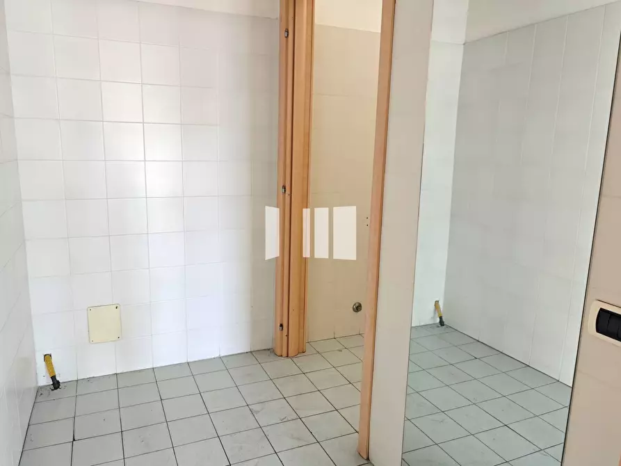 Immagine 19 di Locale commerciale in affitto  in Via Nazionale 1 a Roseto Degli Abruzzi