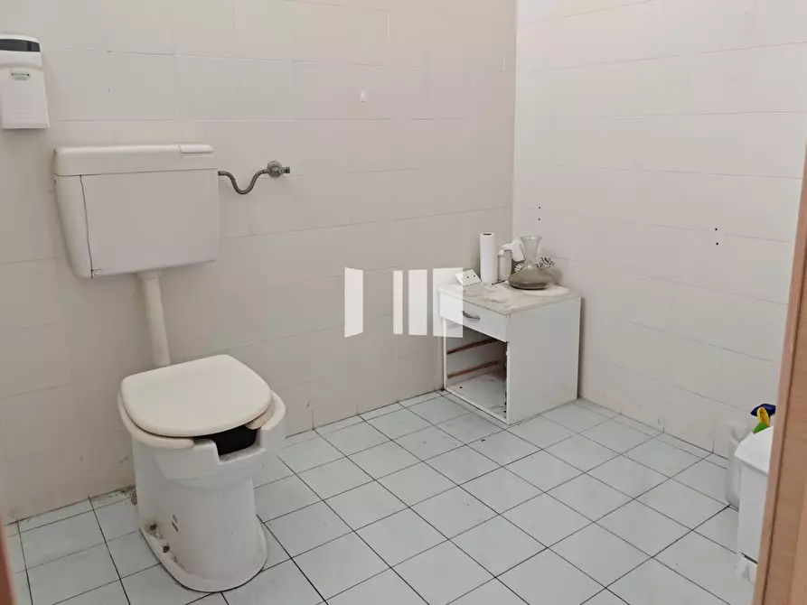 Immagine 20 di Locale commerciale in affitto  in Via Nazionale 1 a Roseto Degli Abruzzi