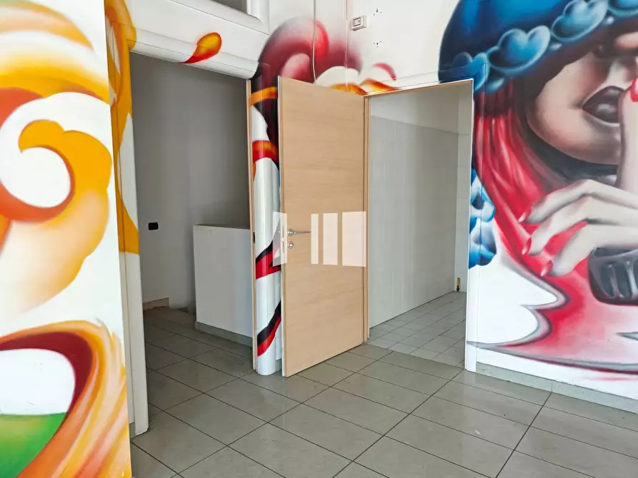 Immagine 21 di Locale commerciale in affitto  in Via Nazionale 1 a Roseto Degli Abruzzi
