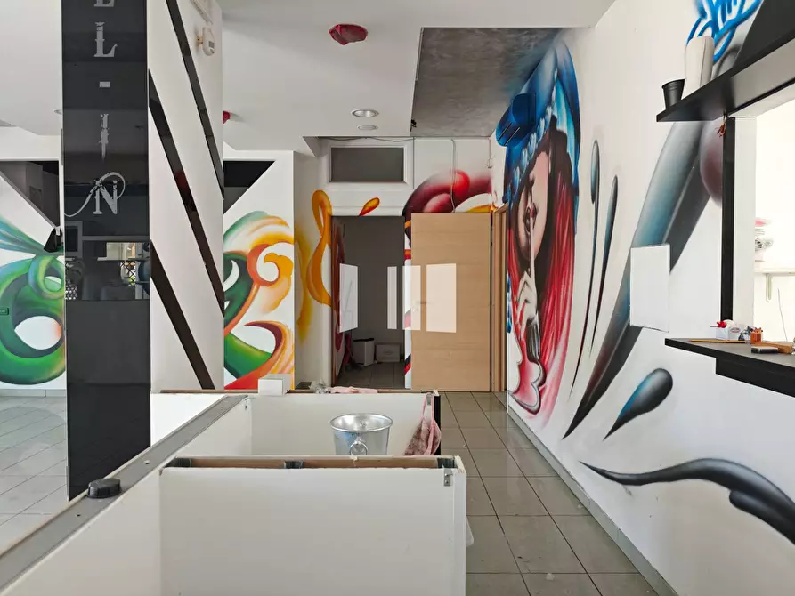 Immagine 17 di Locale commerciale in affitto  in Via Nazionale 1 a Roseto Degli Abruzzi