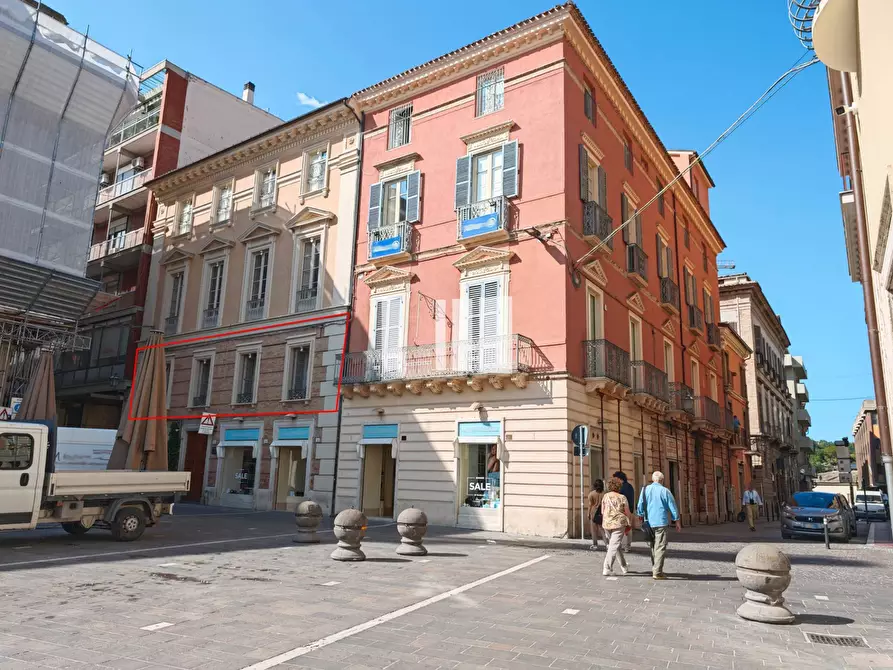 Immagine 1 di Ufficio in vendita  in Piazza Martiri della libertà a Teramo
