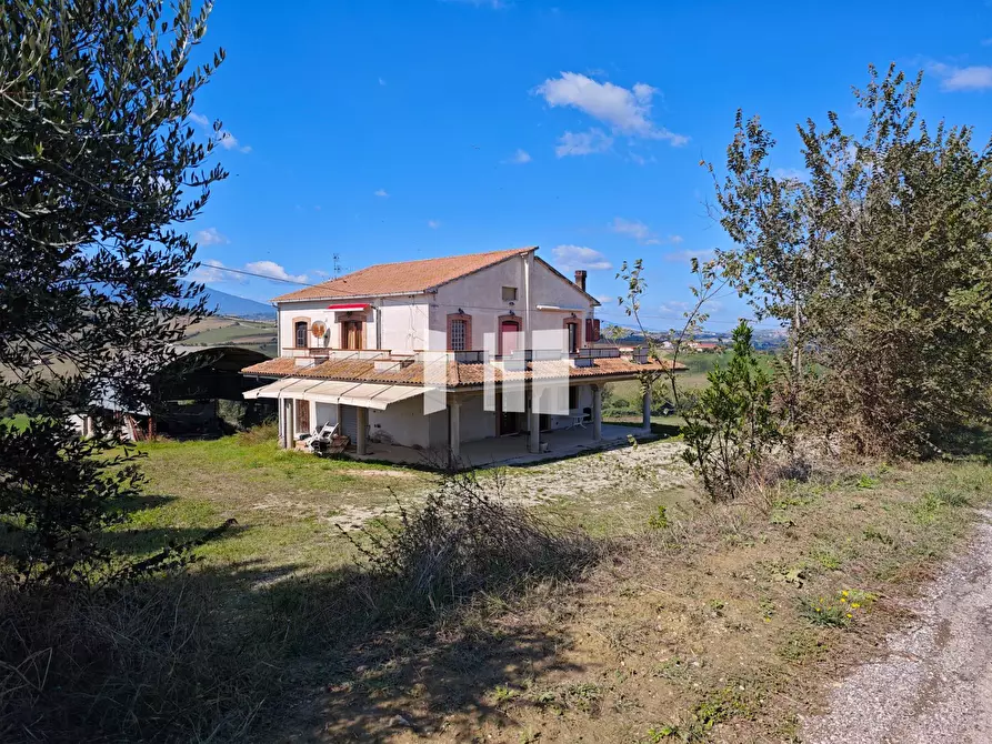 Immagine 2 di Casa semindipendente in vendita  in Via Villa De Luca 12 a Bellante