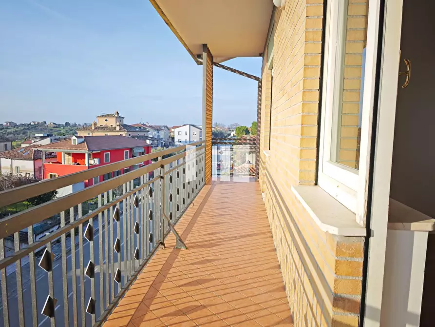 Immagine 4 di Appartamento in vendita  in Via Papa Giovanni XXIII 48 a Mosciano Sant'angelo