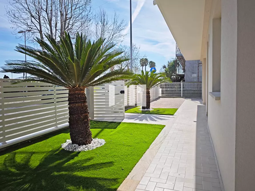 Immagine 1 di Appartamento in affitto  in Lungomare Rodi 6 a Giulianova