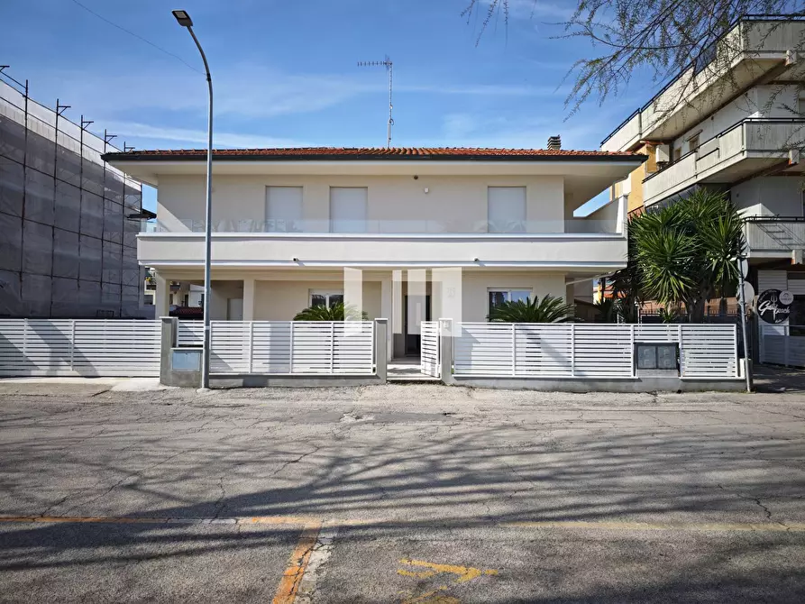 Immagine 30 di Appartamento in affitto  in Lungomare Rodi 6 a Giulianova