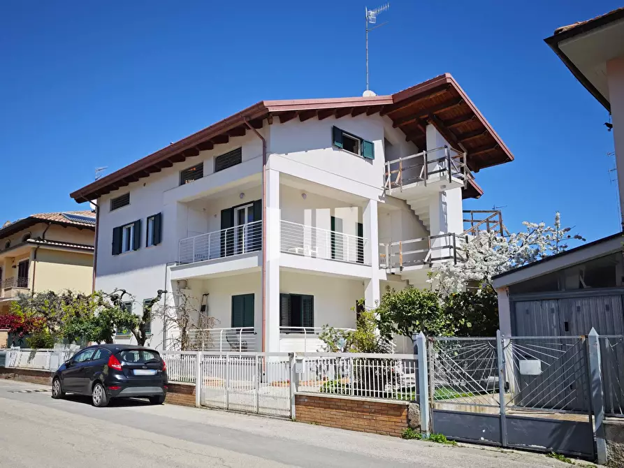 Immagine 21 di Appartamento in vendita  in Via Parini 16 a Giulianova