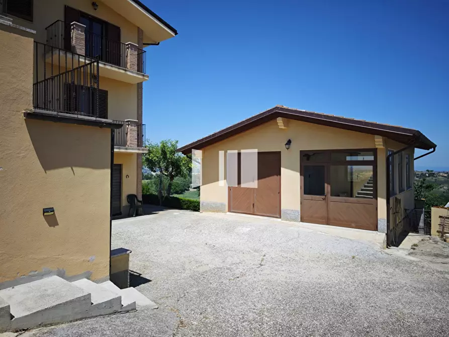 Immagine 8 di Villa in vendita  in Contrada Santa Croce 14 a Notaresco