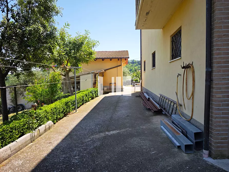 Immagine 13 di Villa in vendita  in Contrada Santa Croce 14 a Notaresco