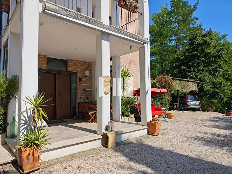 Immagine 3 di Villa in vendita  in Cda Forcella/Via Nazionale snc a Teramo