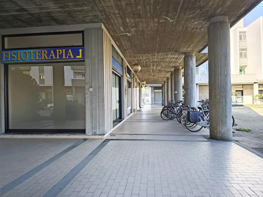 Immagine 12 di Ufficio in vendita  in Via Ippolito Nievo 37 a Giulianova