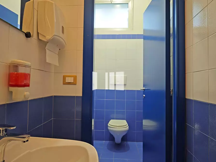 Immagine 23 di Ufficio in vendita  in Via Ippolito Nievo 37 a Giulianova