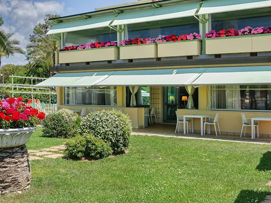 Immagine 3 di Albergo/B&B/Residence in vendita  in via Vittorio Alfieri 7 a Camaiore