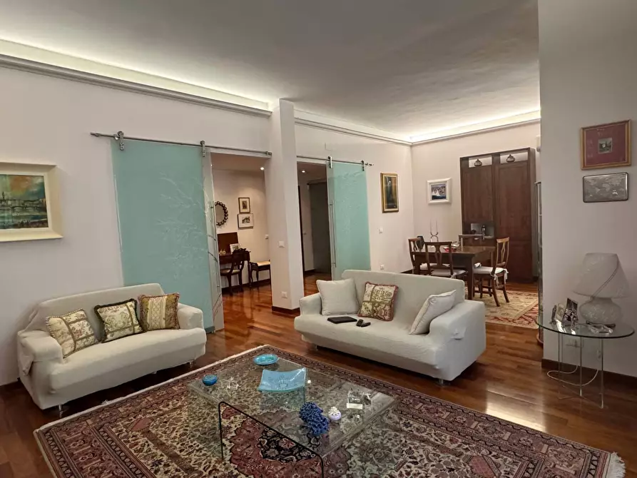 Immagine 10 di Appartamento in vendita  in Via Dei Frullani 3 a Firenze