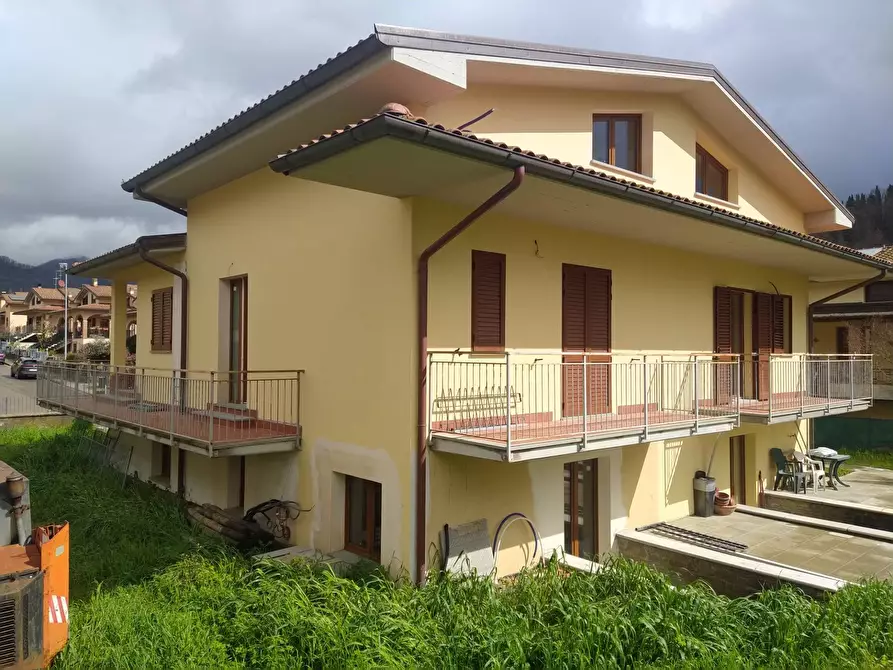Immagine 5 di Villa in vendita  in Via Dianora Buini 21 a Borgo San Lorenzo