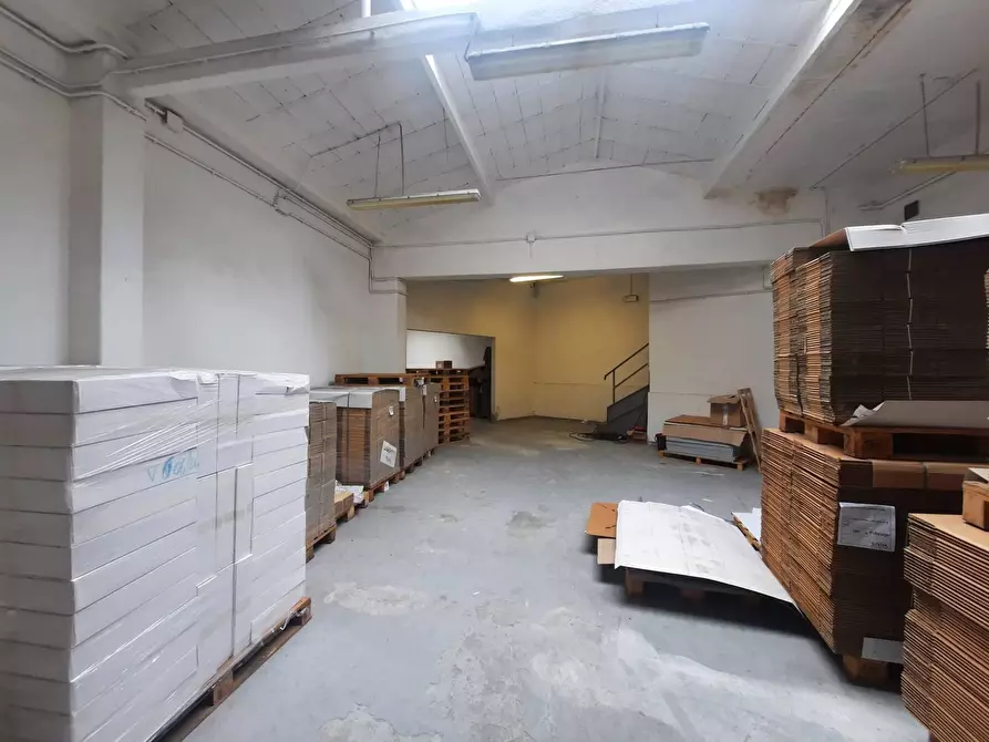 Immagine 3 di Locale commerciale in vendita  a Firenze