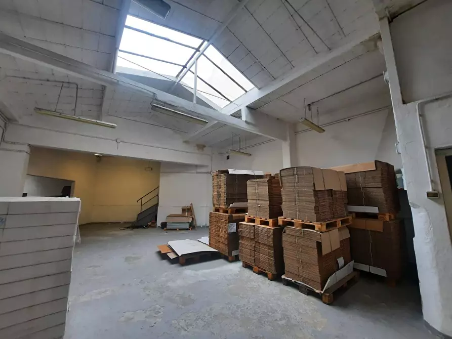 Immagine 4 di Locale commerciale in vendita  a Firenze