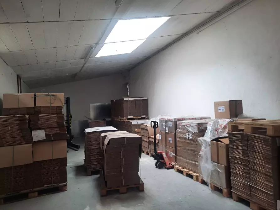 Immagine 9 di Locale commerciale in vendita  a Firenze