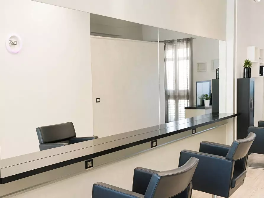 Immagine 1 di Attività commerciale in vendita  in Via Pistoiese 381 a Prato