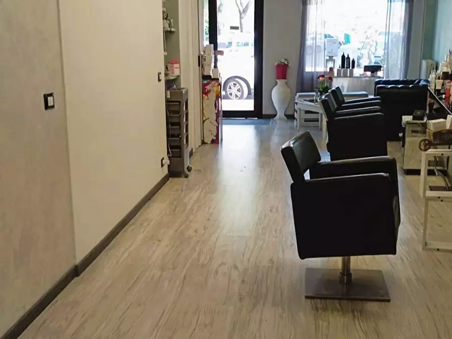 Immagine 3 di Attività commerciale in vendita  in Via Pistoiese 381 a Prato