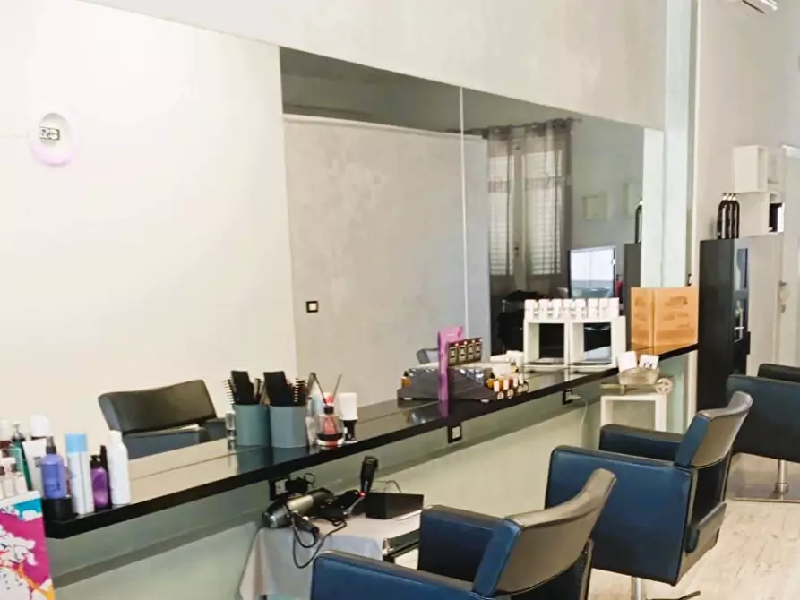 Immagine 1 di Attività commerciale in vendita  in Via Pistoiese 381 a Prato