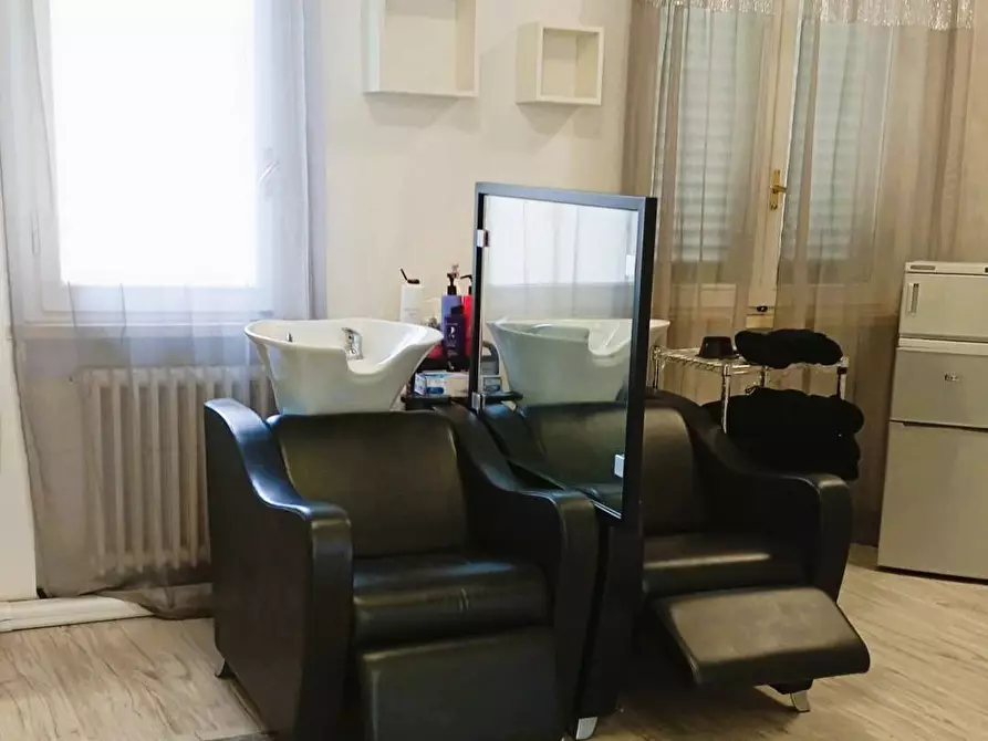 Immagine 7 di Attività commerciale in vendita  in Via Pistoiese 381 a Prato