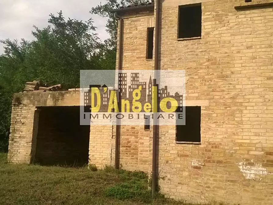 Immagine 2 di Casa indipendente in vendita  in Via San Francesco a Montalto Delle Marche