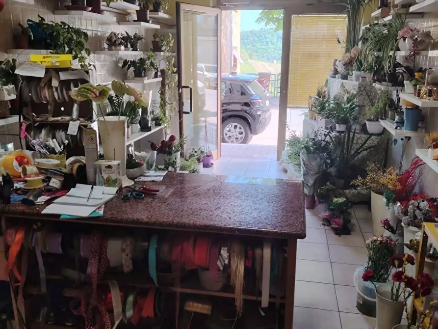 Immagine 7 di Locale commerciale in vendita  in via borgo gabribaldi a Castignano
