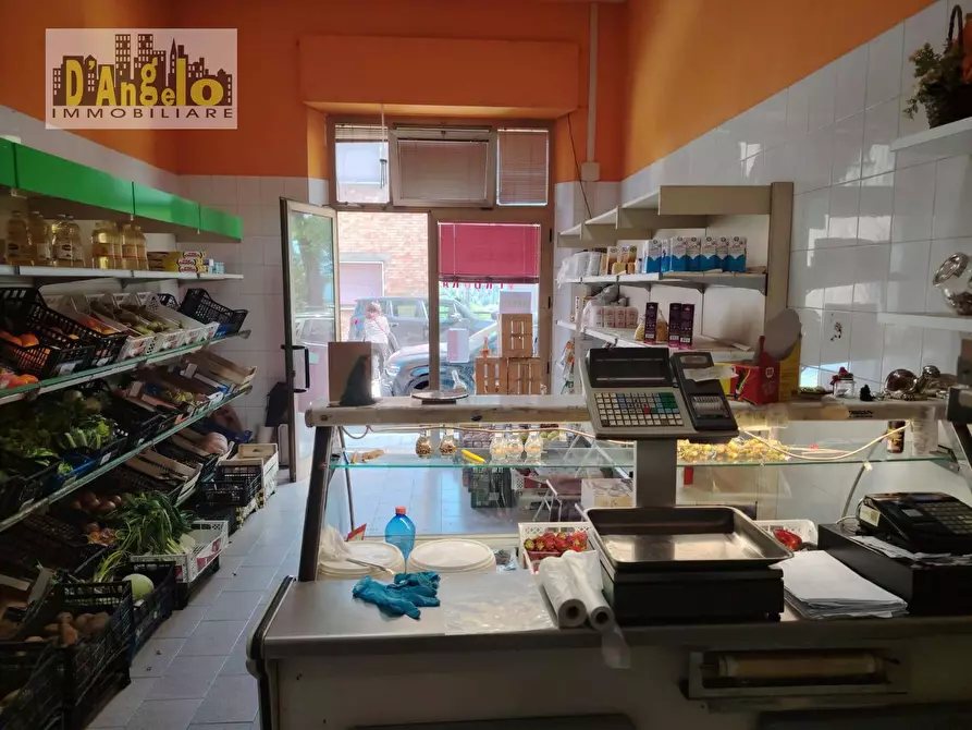 Immagine 3 di Locale commerciale in vendita  in via borgo gabribaldi a Castignano