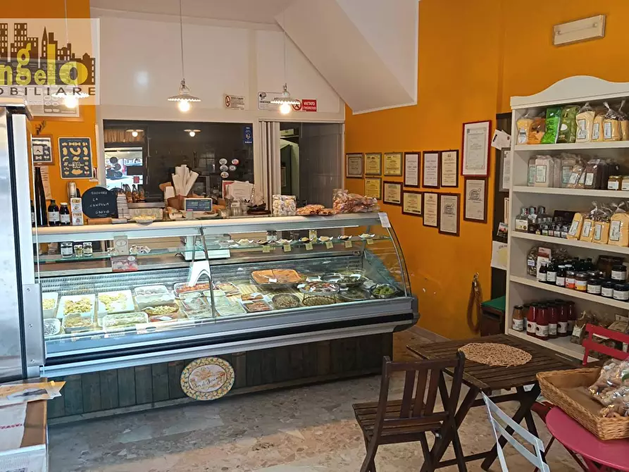 Immagine 3 di Attività commerciale in vendita  in Via Roma 6/A a Offida